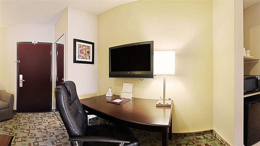 Best Western Plus Eastgate Inn&Suites Wichita Exterior foto